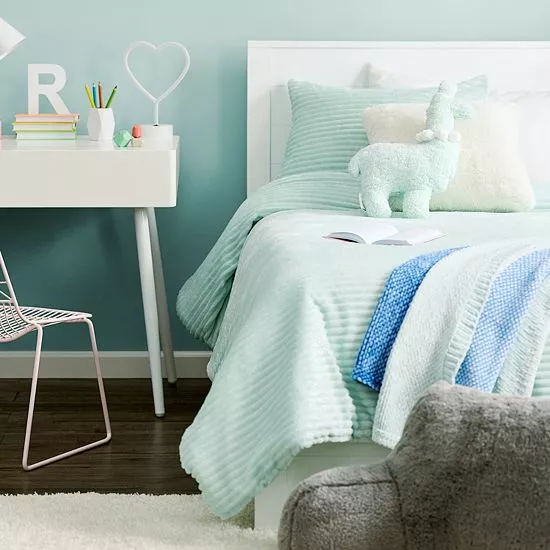 Koolaburra By UGG Lux Kids Comforter Set With Shams 5 Koolaburra By UGG Lux Kids Comforter Set With Shams - Image 5