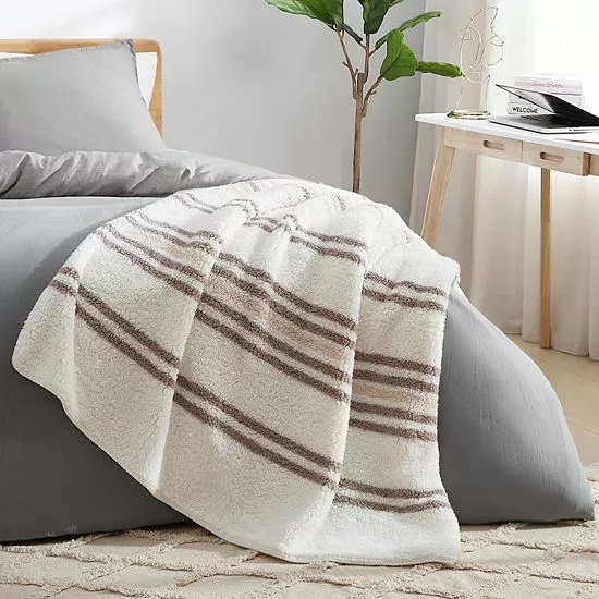 Koolaburra By UGG Roberta Sherpa Throw Birch 2 Koolaburra By UGG Roberta Sherpa Throw Birch - Image 2